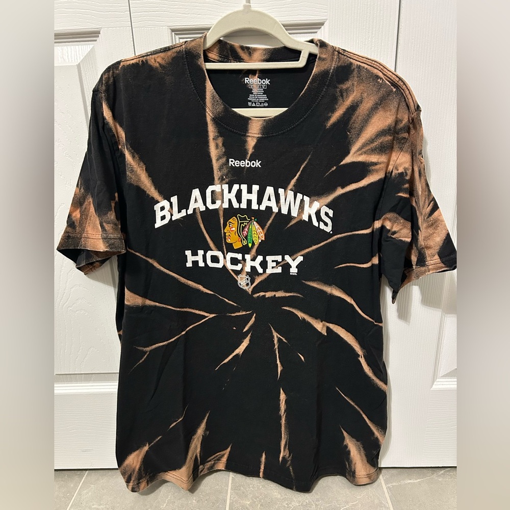 Chicago Blackhawks hockey tie-dye T-shirt. Size XL. Unique and amazing shirt.
